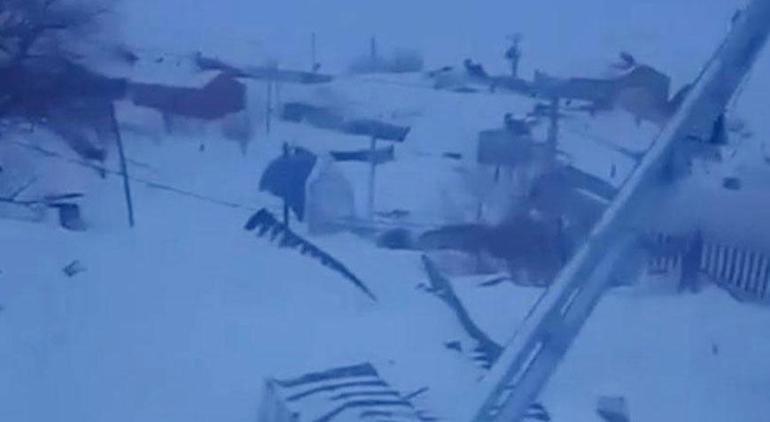 Meteoroloji uyarmıştı! Ardahan'da 4 evin üzerine çığ düştü