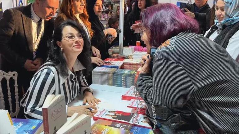 Oyuncu Açelya Akkoyun: Hüma Hatun rolünü oynamak istiyorum dedim