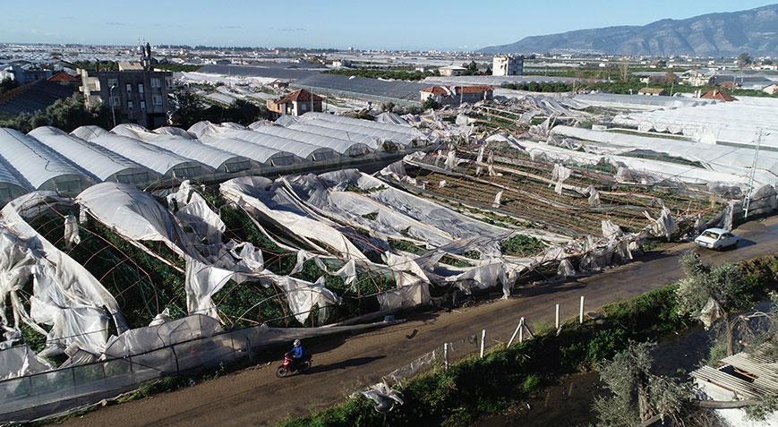 Antalya’da sağanak ve hortum! 6 kişi yaralandı, 1000 dönüm sera zarar gördü