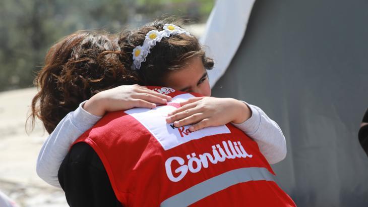 Kızılay’dan depremzede yetimlere 2 bin TL destek