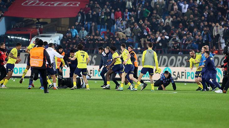 Trabzonspor maçı sonrası Fenerbahçe soyunma odasında yaşananlar ortaya çıktı! ‘Tam 3 saat kilitli kaldılar’