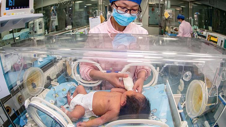 Çin’de ‘gebelik kışı’: Hastaneler azalan talep nedeniyle kadın doğum bölümlerini kapatıyor