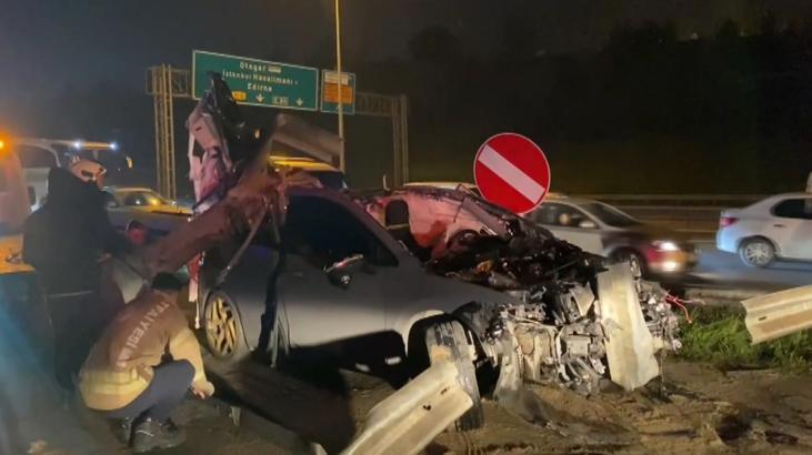 Feci kaza! TEM Otoyolu’nda otomobil bariyerlere saplandı