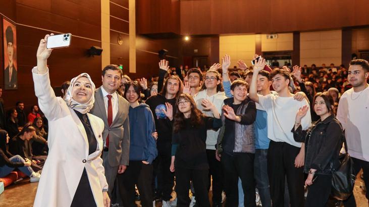 Bakan Göktaş, kadınlarla birlikte halı dokudu! ‘Büyüklerimiz için elimizden gelen desteği sağlamaya çalışıyoruz’