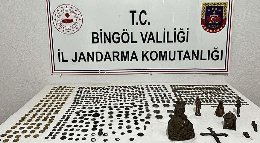 Bingöl’de tarihi eser operasyonu! 733 obje ele geçirildi