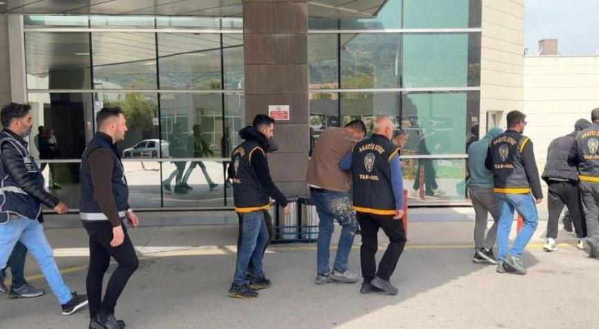 Vatandaşı 500 bin lira dolandıran 5 sahte avukat tutuklandı