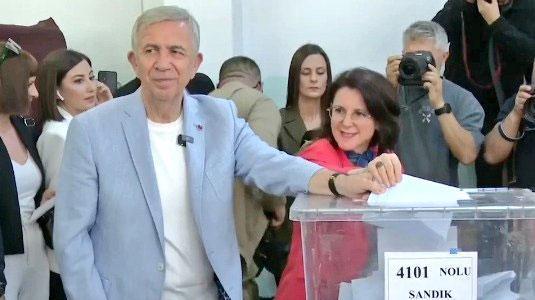 Mansur Yavaş oyunu kullandı