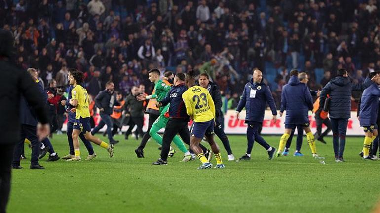 Trabzonspor maçı sonrası Fenerbahçe soyunma odasında yaşananlar ortaya çıktı! 'Tam 3 saat kilitli kaldılar'