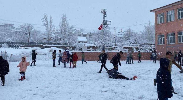 Son dakika… Meteoroloji’den yeni uyarı! Kar ve sağanak alarmı: Okullar tatil edildi