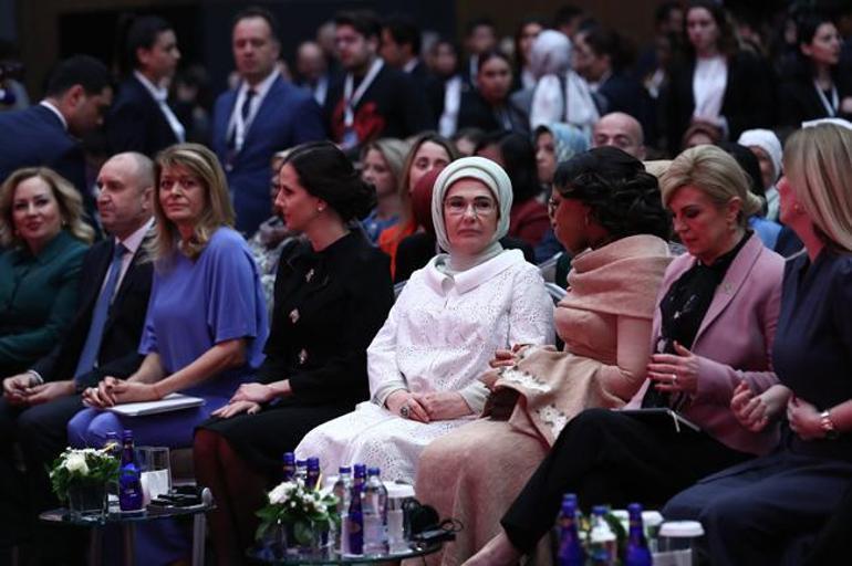 Emine Erdoğan: Dünya liderleri 30 bin insan vahşice katledilirken hangi gerekçe ile sessiz kalabilir