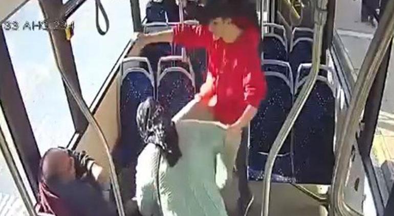 Otobüste oğluyla, yaşlı çifti darbetti! Okul müdüründen şoke eden savunma