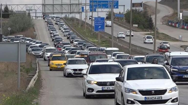43 ilin geçiş güzergahında trafik yoğunluğu arttı