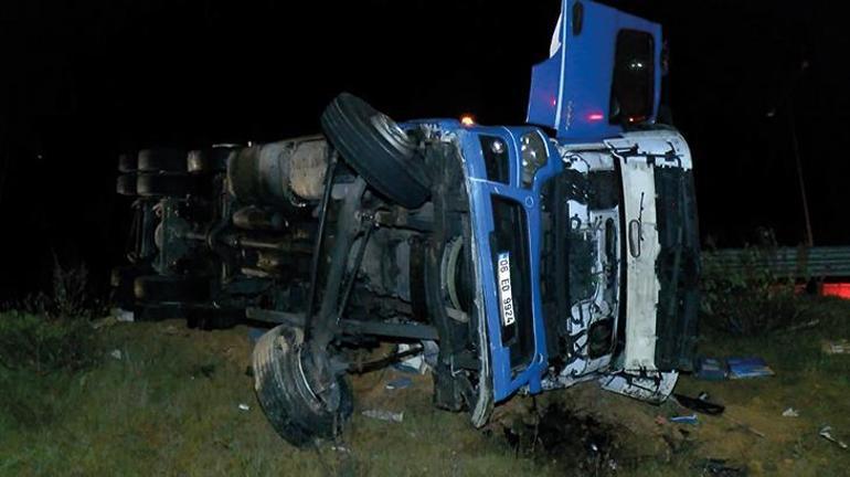 Kuzey Marmara Otoyolu'nda TIR ile kamyon çarpıştı: 2 yaralı