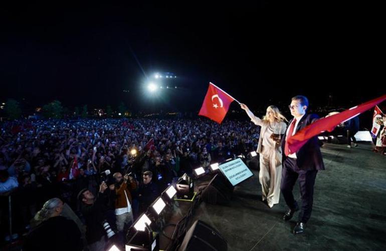 Üsküdar'da 23 Nisan coşkusu! Ceza ve Zeynep Bastık sahne aldı