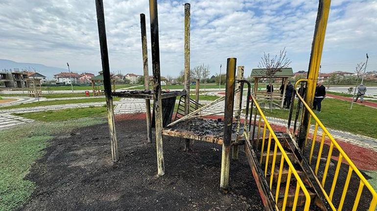 Bolu'da çocuk parkı kundaklandı! 'Bunu yapanlar vatan hainidir'