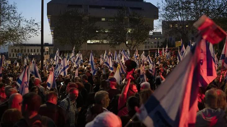 İsrail’de Netanyahu’ya karşı en büyük protesto: Göstericiler ateşkes çağrısında bulundu