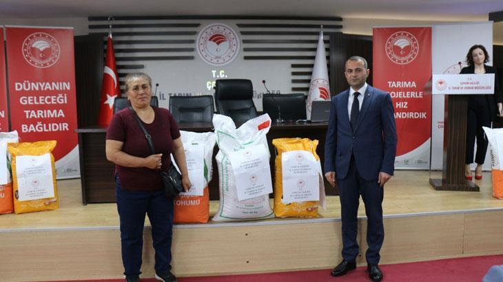 Çiftçilere ayçiçek ve nohut tohumu dağıtıldı
