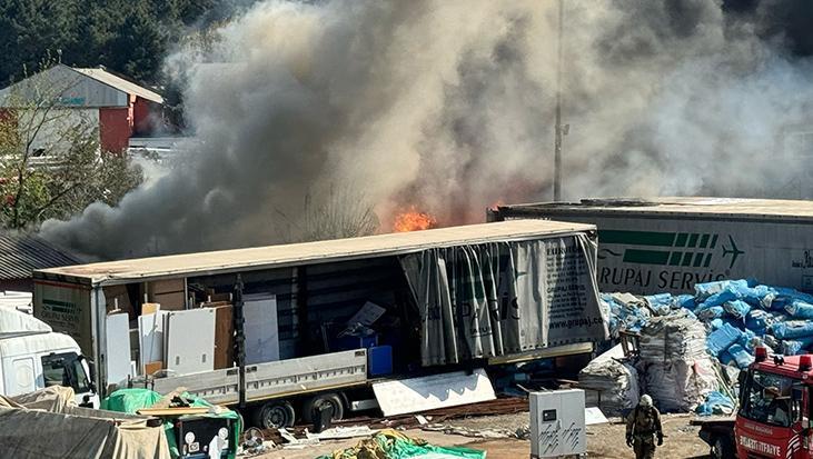 Son dakika: İstanbul’da yediemin otoparkında yangın