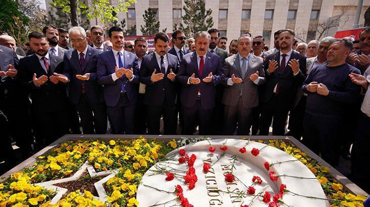 Mustafa Destici’den Muhsin Yazıcıoğlu’nun kabrine ziyaret