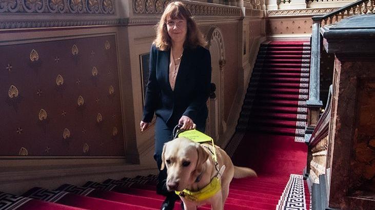 Görme engelli büyükelçi! İngiltere’de bir ‘ilk’