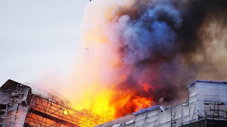 ‘Notre Dame’ı olarak tanımlanan 400 yıllık eski Borsa binasında yangın