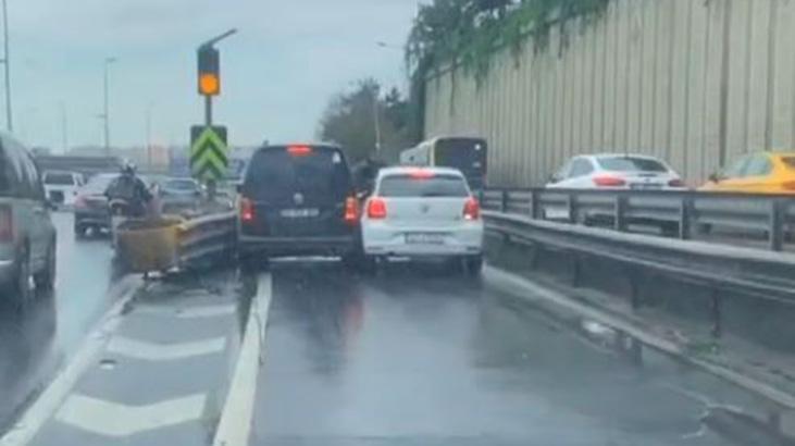 İki inatçı sürücü yan yolda sıkıştı! O anlar kamerada