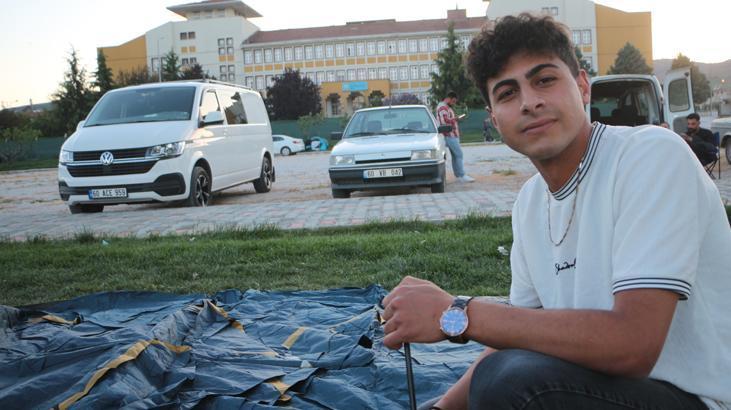 Tokat’taki deprem sonrası yaşadıklarını anlattı! ‘Geceyi burada geçireceğiz’