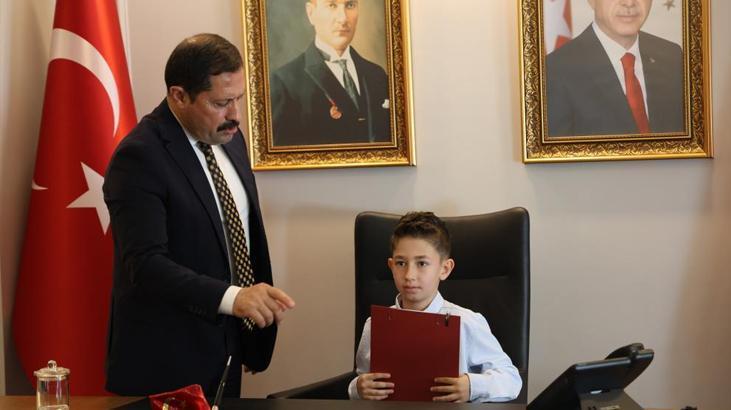 23 Nisan nedeniyle Valinin koltuğuna oturan depremzede Ali’nin sözleri yürekleri yaktı