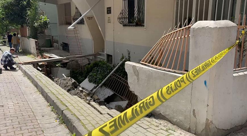 Avcılar’da kaldırım çöktü! Bina tedbir amacıyla boşaltıldı