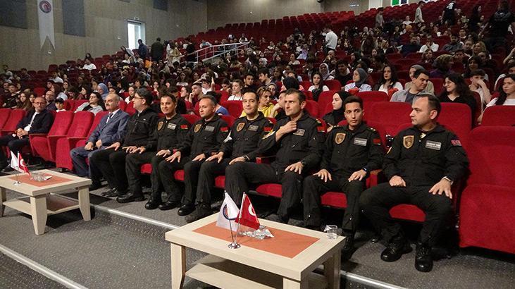 SOLOTÜRK pilotları, Çanakkale’de öğrencilerle bir araya geldi