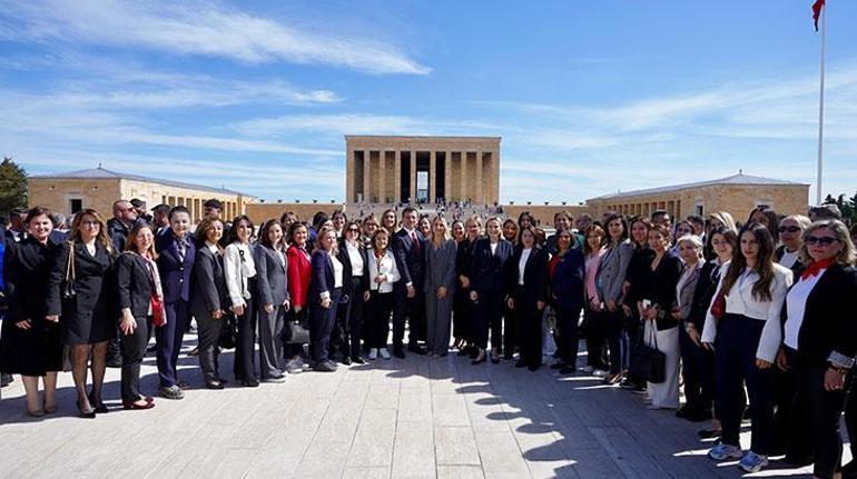 İmamoğlu ve 26 ilçe belediye başkanı Anıtkabir'i ziyaret etti