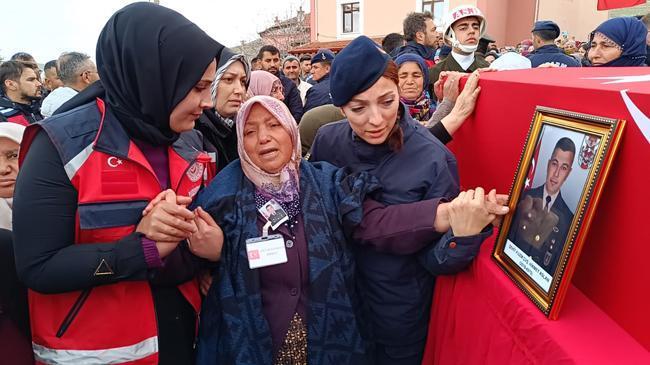 Şehit eşini 1 yaşındaki kızıyla uğurladı: Bugün bizim bayramımız Rüveyda