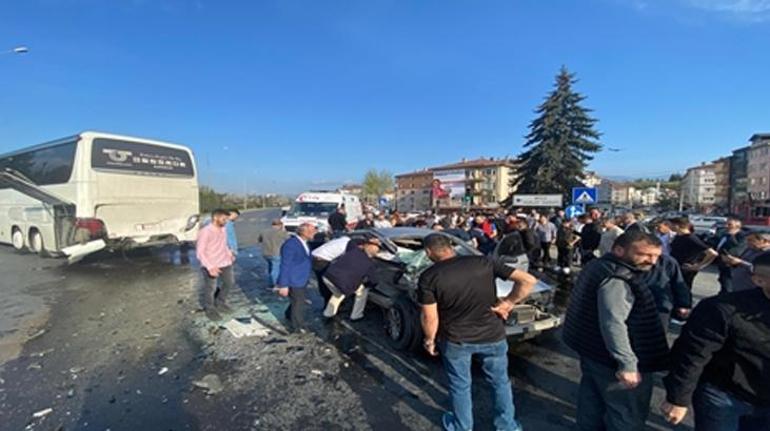 Bolu'daki kazada otomobil kağıt gibi ezildi: 2 ölü, 1 yaralı