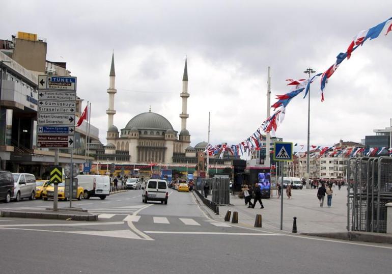 Taksim'de 1 Mayıs hazırlığı: Demir bariyerler getirildi