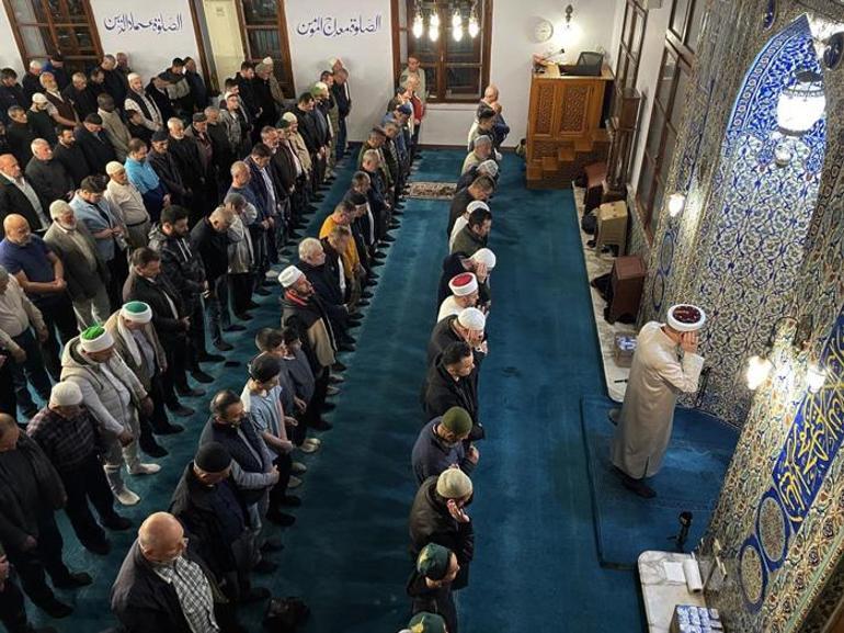 Diyanet İşleri Başkanı Erbaş, Ramazan ayının son teravih namazını Sakarya'da kıldırdı