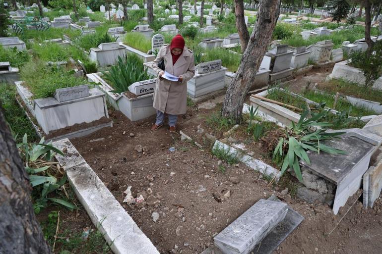 58 yıldır gerçek kimliğini arıyor... Babasının mezarı açıldı, DNA örneği alındı