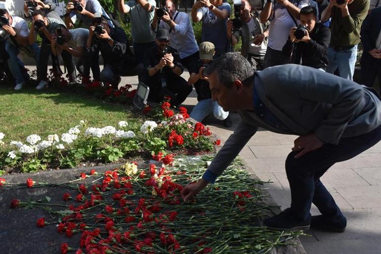 CHP lideri Özgür Özel, Zübeyde Hanım'ın mezarını ziyaret etti