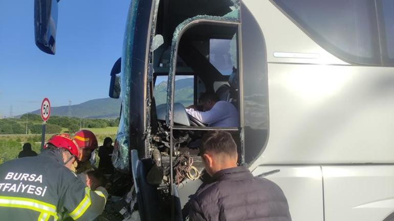 Faciadan dönüldü! Yolcu otobüsü TIR'a çarptı: 38 yolcu kazayı yara almadan atlattı