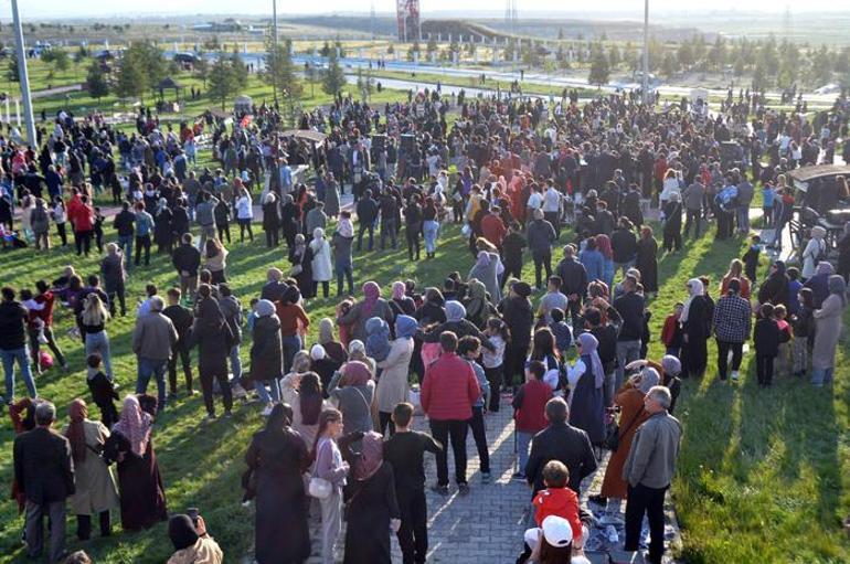 Türk Yıldızları yine nefes kesti! Türk Dil Bayramı'nı kutladılar