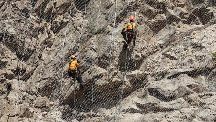Kayalara çelik ağ! ‘Bu yol için her zaman risk söz konusu’