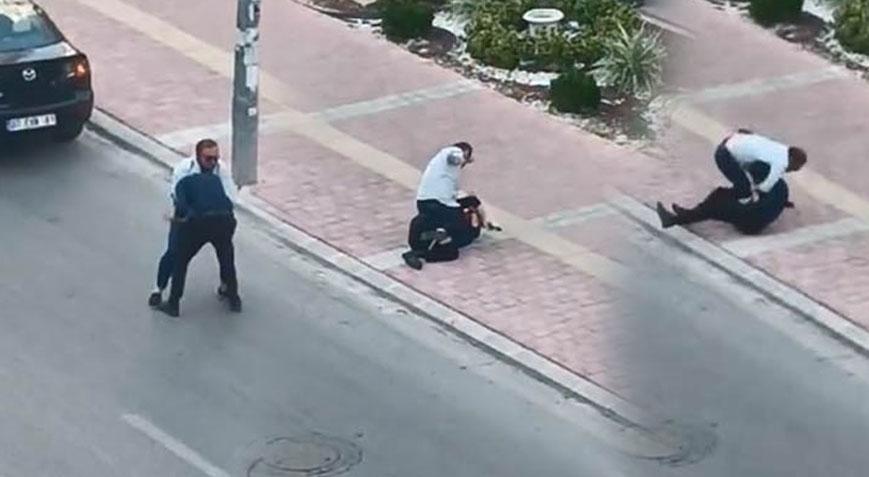 Yer: Antalya! Tartıştığı sürücüyü yere yatırıp defalarca yumrukladı