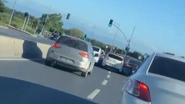 Makas atarak ilerleyen otomobil kaza yaptı