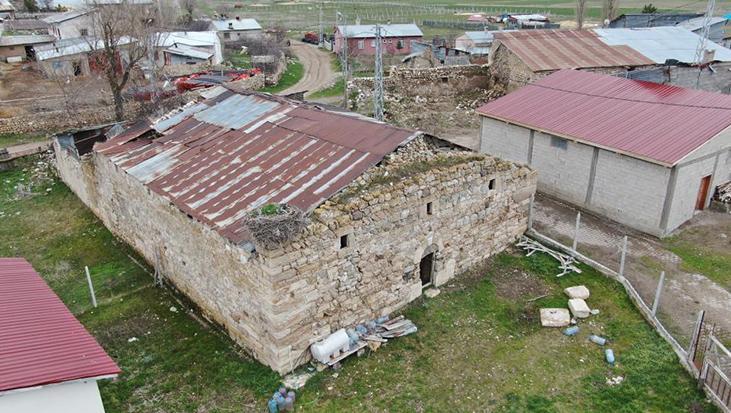 Tarihi kiliseye ünlü sanatçılar talip oldu