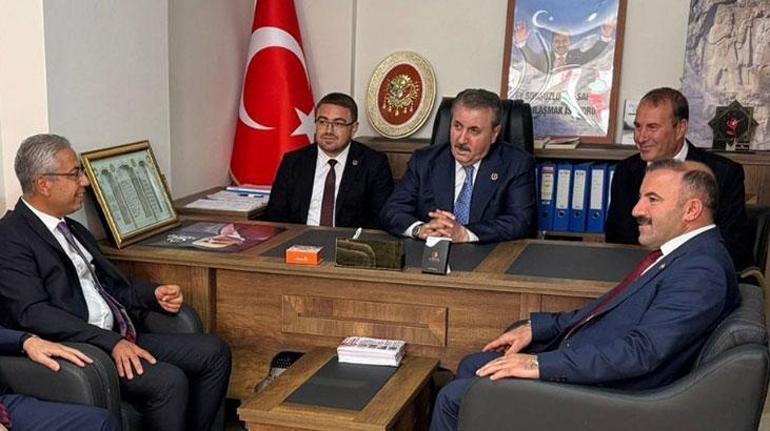 'Belediyeleri, arka odada oturan PKK'nın görevlendirdiği komiserler yönetirse devlet müsaade etmez'