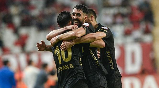 Beşiktaş, Türkiye Kupası yarı finalinde MKE Ankaragücü'nü ağırlıyor! Maç başladı