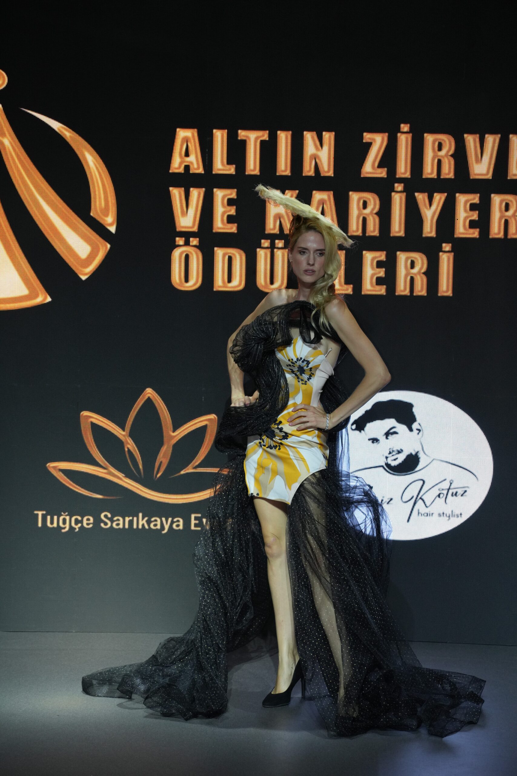 Aziz Kotuz’un Saç Tasarımları, Altın Zirve Ödülleri’nde Övgü Topladı