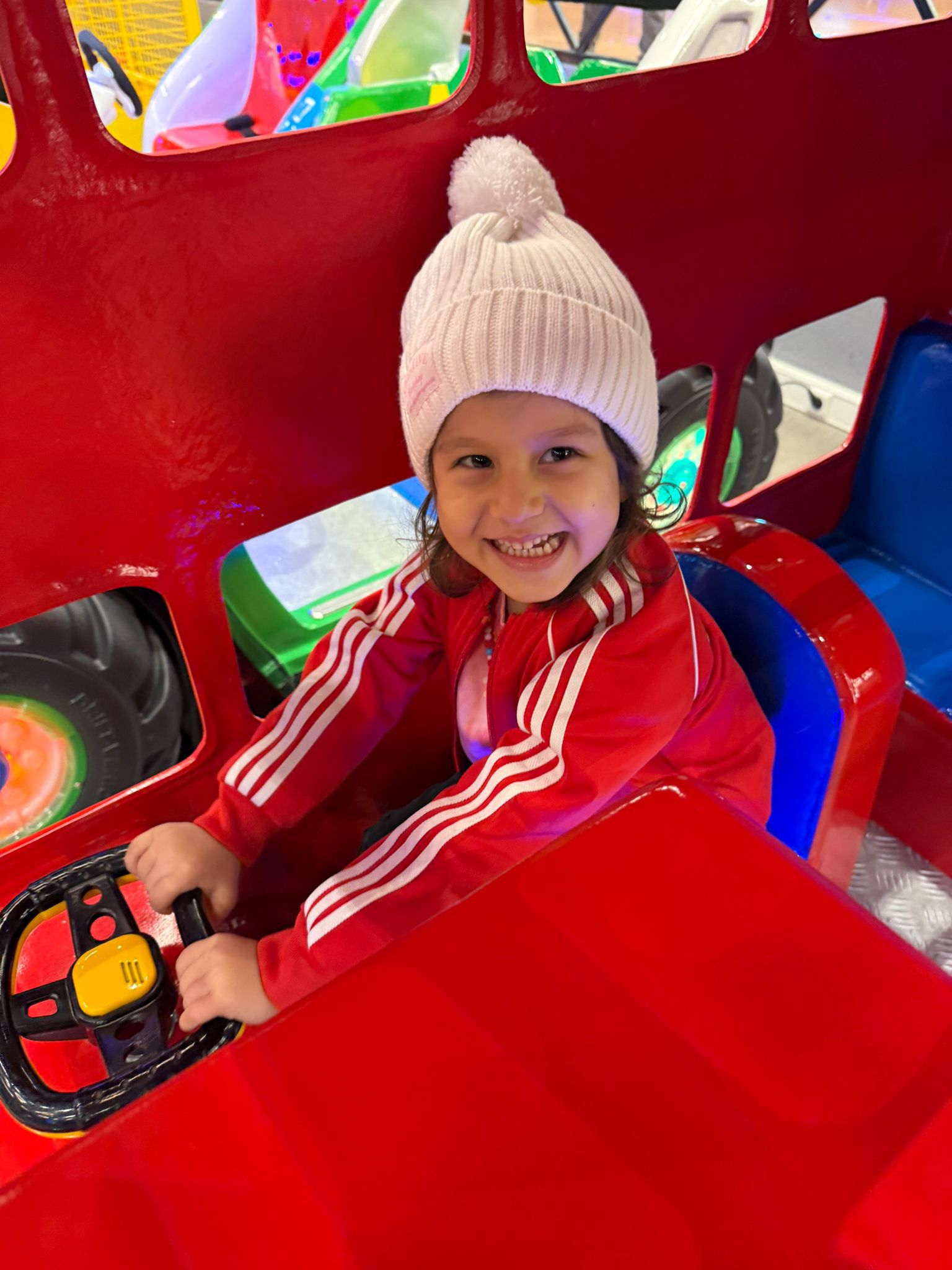 Azerbaycan’da Kızı Galia Mia Akıncı’yı Tutmaya Devam Eden Anneye Tepkiler