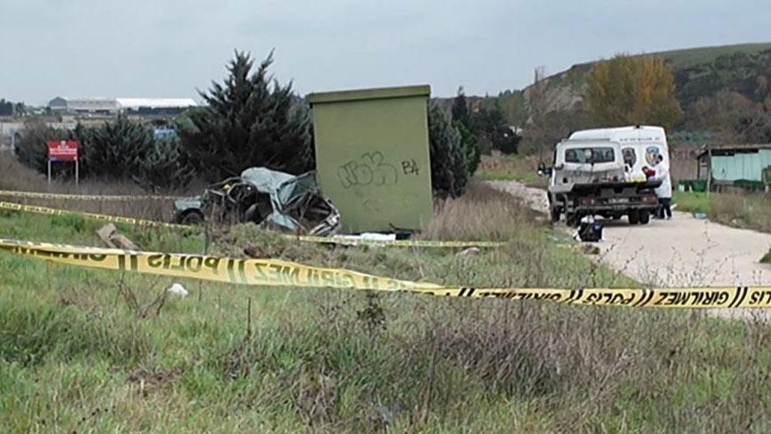 Aydınlatmasız Cadde Ölüm Getirdi: Büyükçekmece’de Trafoya Çarpan Araçta 2 Kişi Hayatını Kaybetti