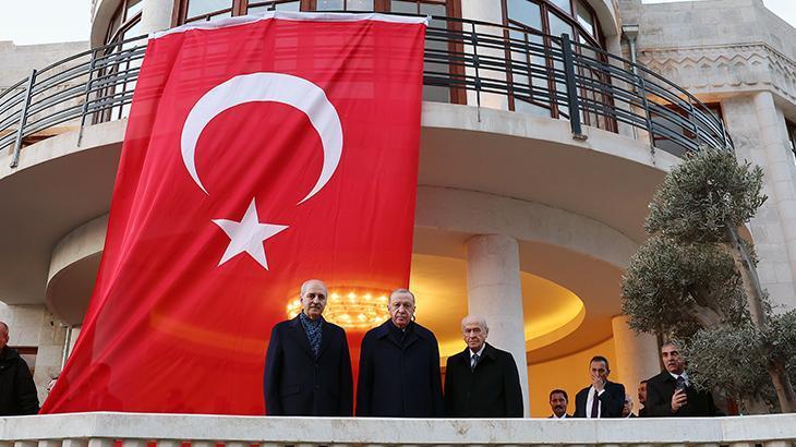 CUMHURBAŞKANI ERDOĞAN’A HATAY’DA DUYGULANDIRAN HEDİYE