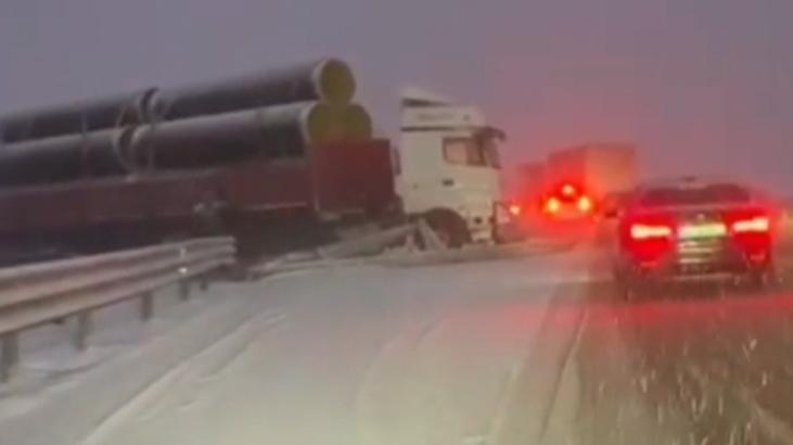 Kar ve Buzlanma Bolu Otoyolunda Kazalara Yol Açtı